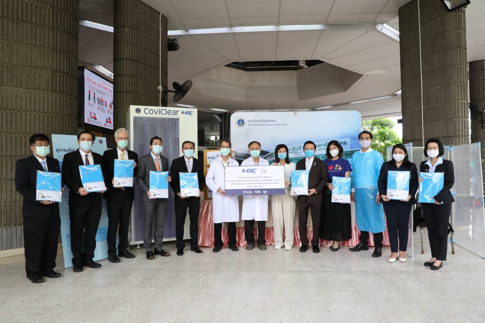 FIRSTPHYSIO ชุดคลุมผ่าตัด ชุดคลุมผ่าตัดสำหรับใช้ครั้งเดียว ชุดป้องกันโควิด 19 DISPOSABLE ISOLATION GOWN