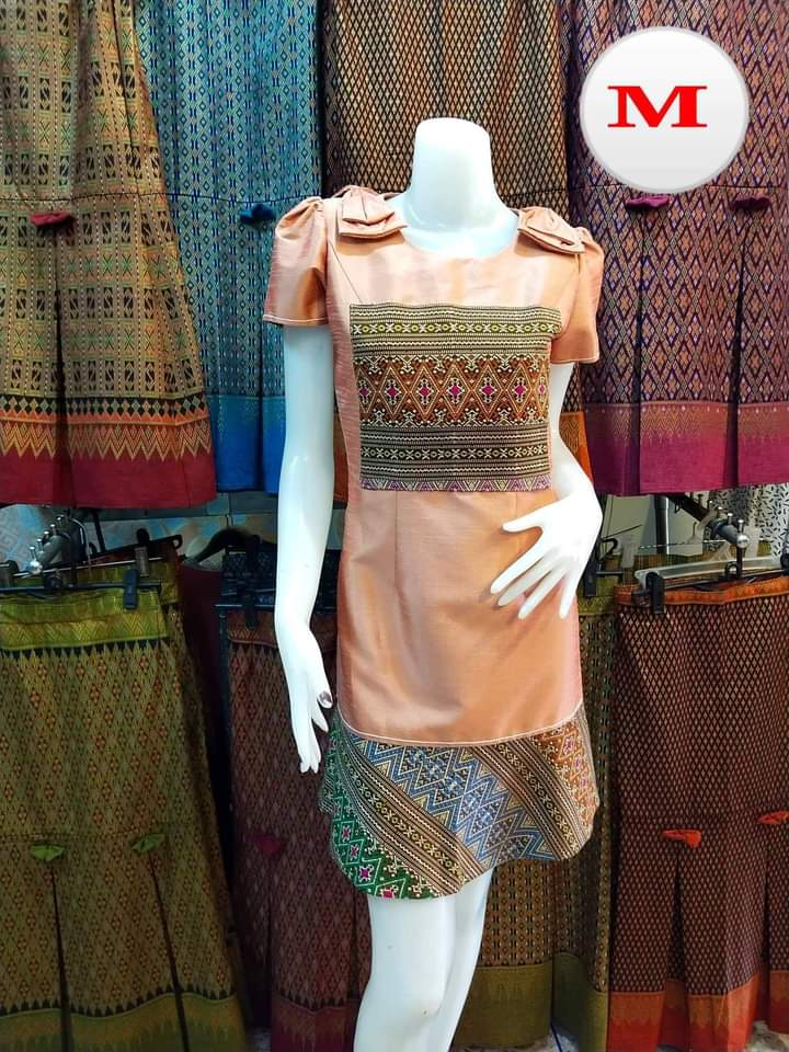 ชุดผ้าไทยผ้าไหมแพรทิพย์คอปีนตั้ง #ชุดผ้าไทยผ้าฝ้ายทอมือมัดหมี่ตีนแดง #ชุดผ้าไทยผ้าพื้นเมือง #ชุดผ้าไหมแพรทิพย์แต่งลูกไม้ #ชุดทำงานผ้าไทยปักลูกปัดสวยงาม♥
