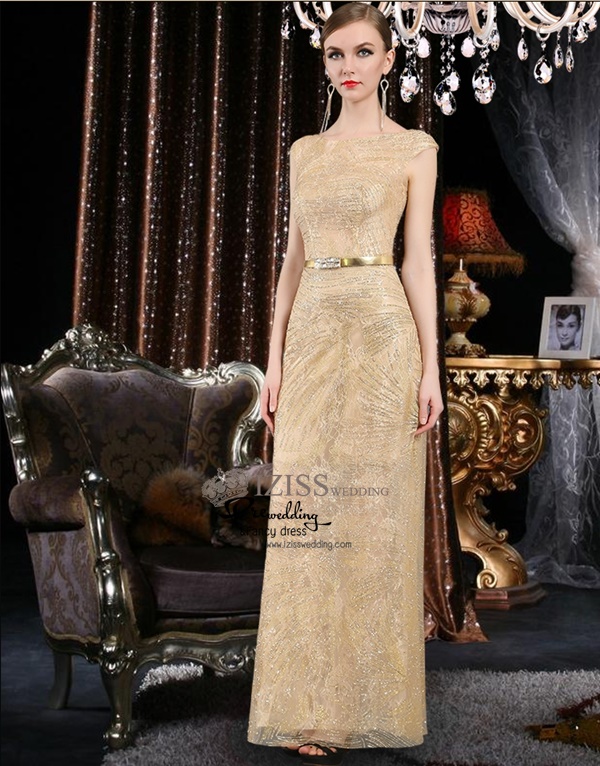 T005**พรีออเดอร์เดรสสีทอง**ชุดราตรียาวสีทองทั้งชุด แขนสั้นเต่อ เล่นดีเทลตกแต่งแถบสีทองนูนบนลายผ้า ชุดเข้ารูป พร้อมเข็มขัดสวยหรู งานเกรดพรีเมี่ยม ไฮโซมากๆ ค่ะ