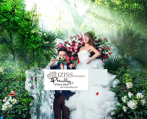 PW544- **พร้อมส่งเฉพาะชุดผญ.ค่ะ**ชุดคู่ถ่ายพรีเวดดิ้ง (prewedding dress) & ชุดแต่งงานแฟนซี (Fancy wedding dress)ชายหญิง "ธีมสีขาว น้ำเงิน"