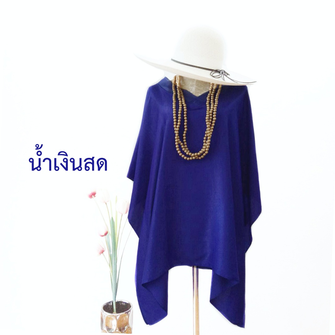 ไหมเกาหลีทรงผีเสื้อ สีน้ำเงินสด แต่งคอวีผ้าแก้ว อก 56 นิ้ว สวยเรียบหรู เนื้อผ้าวิ้งๆยามต้องแสงไฟ สวยสไตล์คุณนาย
