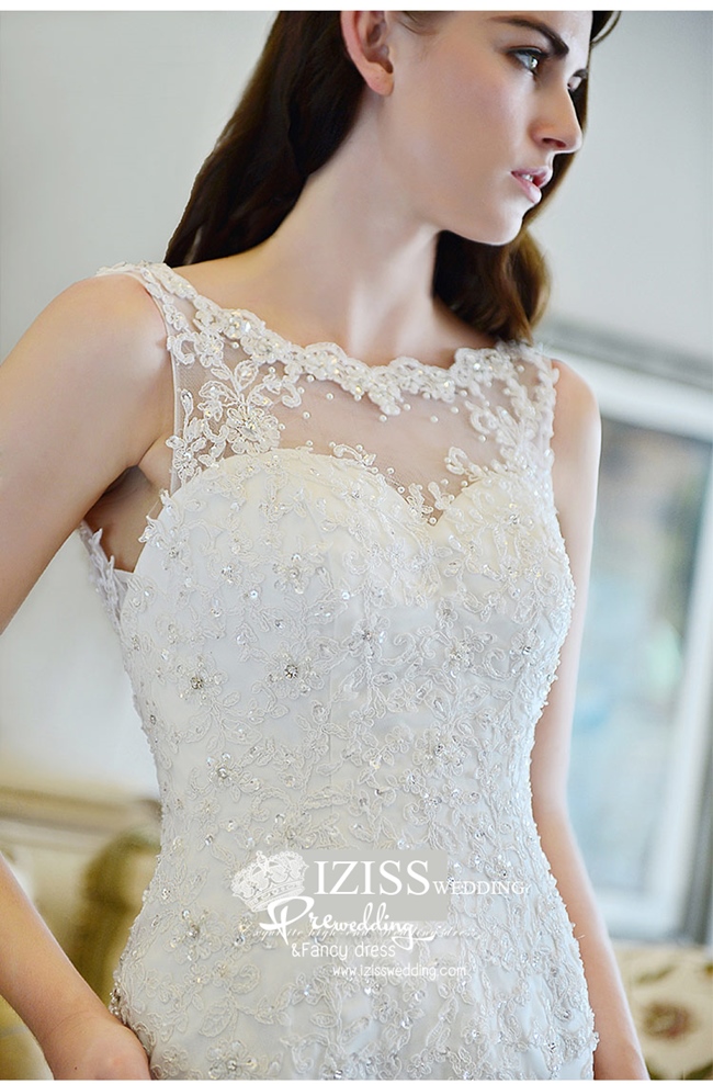 BRL063 **พรีออเดอร์**ชุดแต่งงานสีขาวหรูหราประดับดอกไม้ผสมเพชรและคริสตัล สวยงามดุจเจ้าหญิง