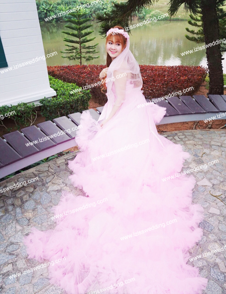 ชุดถ่ายพรีเวดดิ้ง,ชุดแต่งงาน,ชุดแฟนซี เก๋ๆ พร้อมส่ง แปลกใหม่ มีสไตล์ www.izisswedding.com