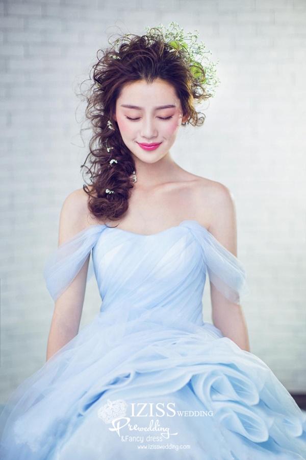 PW557-**พรีออเดอร์เฉพาะชุดผญ.ค่ะ**ชุดคู่ถ่ายพรีเวดดิ้ง (prewedding dress) & ชุดแต่งงานแฟนซี (Fancy wedding dress)ชายหญิง "ธีมสีฟ้า"