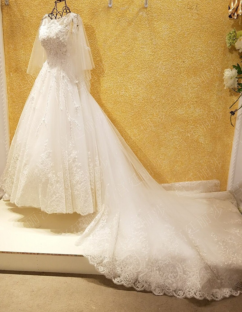 BRL036 **พรีออเดอร์**ชุดแต่งงานหรูหราประดับดอกไม้ผสมเพชรและคริสตัล สวยงามดุจเจ้าหญิง