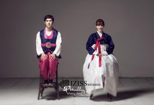 PW367 - **พร้อมเช่า 3,500 ชุดฮันบกเกาหลีทั้งเซ็ทค่ะ** ชุดคู่ถ่ายพรีเวดดิ้ง (prewedding dress) & ชุดแต่งงานแฟนซี (Fancy wedding dress)ชายหญิง "ธีมสีน้ำเงินชมพู"