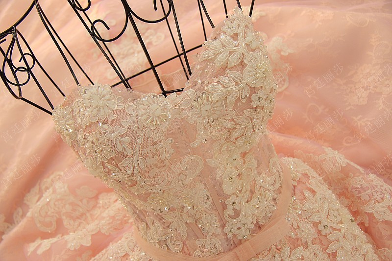 BRL046 **พรีออเดอร์**ชุดแต่งงานชมพูหรูหราประดับดอกไม้ผสมเพชรและคริสตัล สวยงามดุจเจ้าหญิง