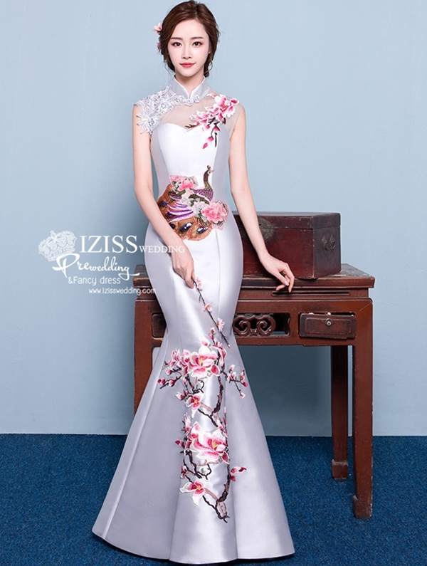 PW442- **พร้อมส่งสีขาว**ชุดกี่เพ้ายาว ชุดยกน้ำชา ชุดถ่ายพรีเวดดิ้ง (prewedding dress) & ชุดแต่งงานแฟนซี (Fancy wedding dress) "ธีมสีขาว"