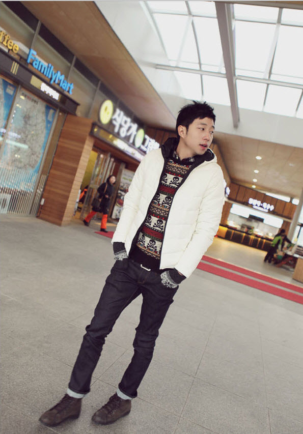 เสื้อกันหนาวแฟชั่น เสื้อลุยหิมะ เสื้อกันลม พร้อมส่ง สีขาว ซิปหน้า มีฮู้ด ใส่ไปต่างประเทศได้ ใส่แล้วอุ่นมากๆ