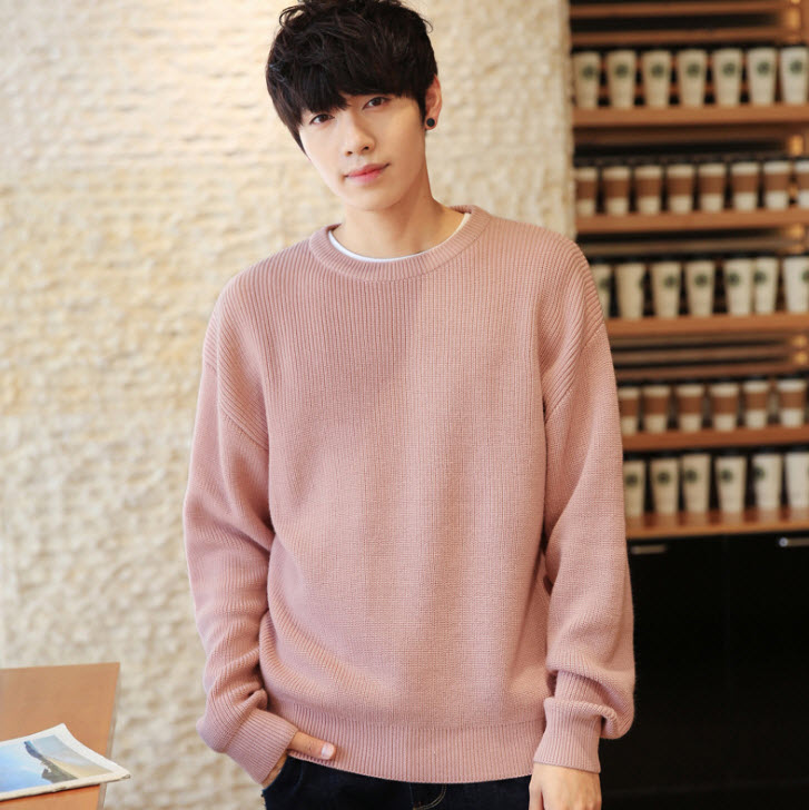 พร้อมส่ง เสื้อไหมพรมผู้ชาย สีชมพู คอกลม แขนยาว ทรงOversize สเวตเตอร์ผู้ชาย ผ้าหนานุ่มใส่กันหนาว เสื้อไหมพรมกันหนาวผู้ชาย สไตล์เกาหลี