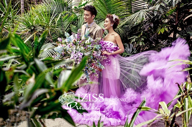 PW160 - **พรีออเดอร์** ชุดคู่ถ่ายพรีเวดดิ้ง (prewedding dress) & ชุดแต่งงานแฟนซี (Fancy wedding dress)ชายหญิง "ธีมสีม่วง-ขาว"