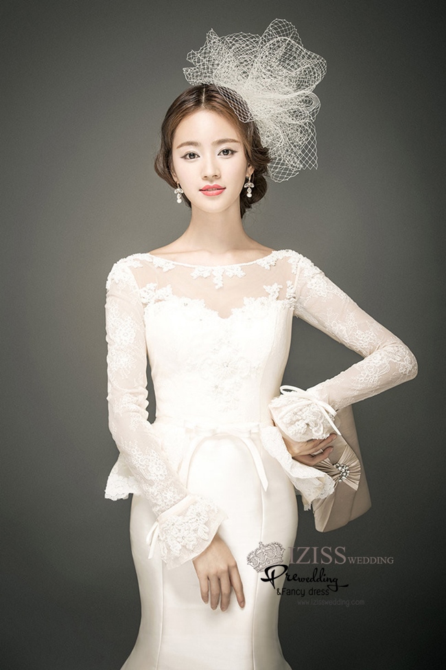 PW430- **พรีออเดอร์งเฉพาะชุดผู้หญิงค่ะ**ชุดคู่ถ่ายพรีเวดดิ้ง (prewedding dress) & ชุดแต่งงานแฟนซี (Fancy wedding dress)ชายหญิง "ธีมสีขาว"
