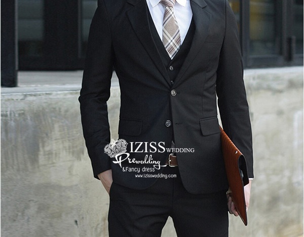 ST061- **พร้อมส่ง**สูทผู้ชายสีดำแขนยาว แบบ 2 กระดุม+กั๊ก 4 กระดุม พร้อมกางเกง ชุดสูทเจ้าบ่าว สูทแฟนซี ถ่ายพรีเวดดิ้ง & ชุดแต่งงานแฟนซี (Fancy wedding dress) สูทผู้ชายสีดำ