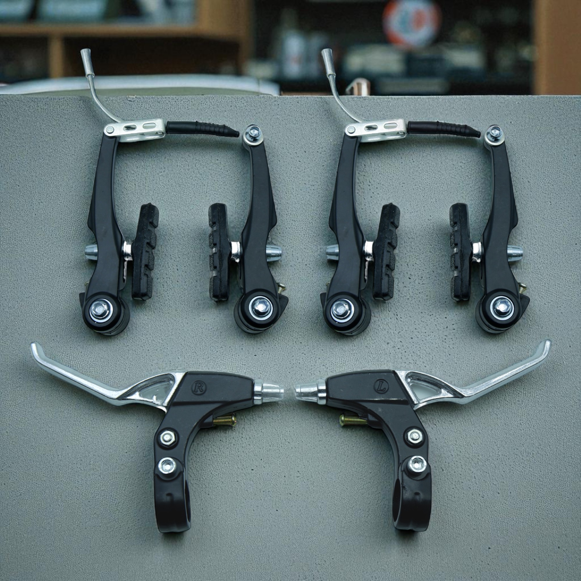 ชุดวีเบรคสำหรับจักรยาน V-BRAKES พร้อมอุปกรณ์ สีดำ/สีเงิน