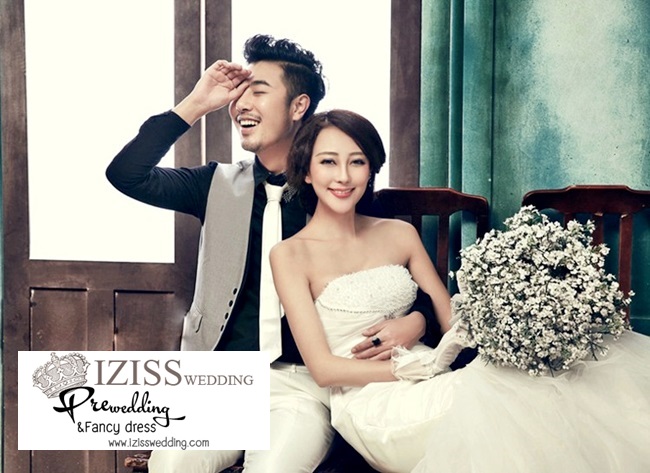 PW207 - Pre order ชุดคู่ถ่ายพรีเวดดิ้ง (prewedding dress) & ชุดแต่งงานแฟนซี (Fancy wedding dress)ชายหญิง "ธีมสีขาว-เทา"