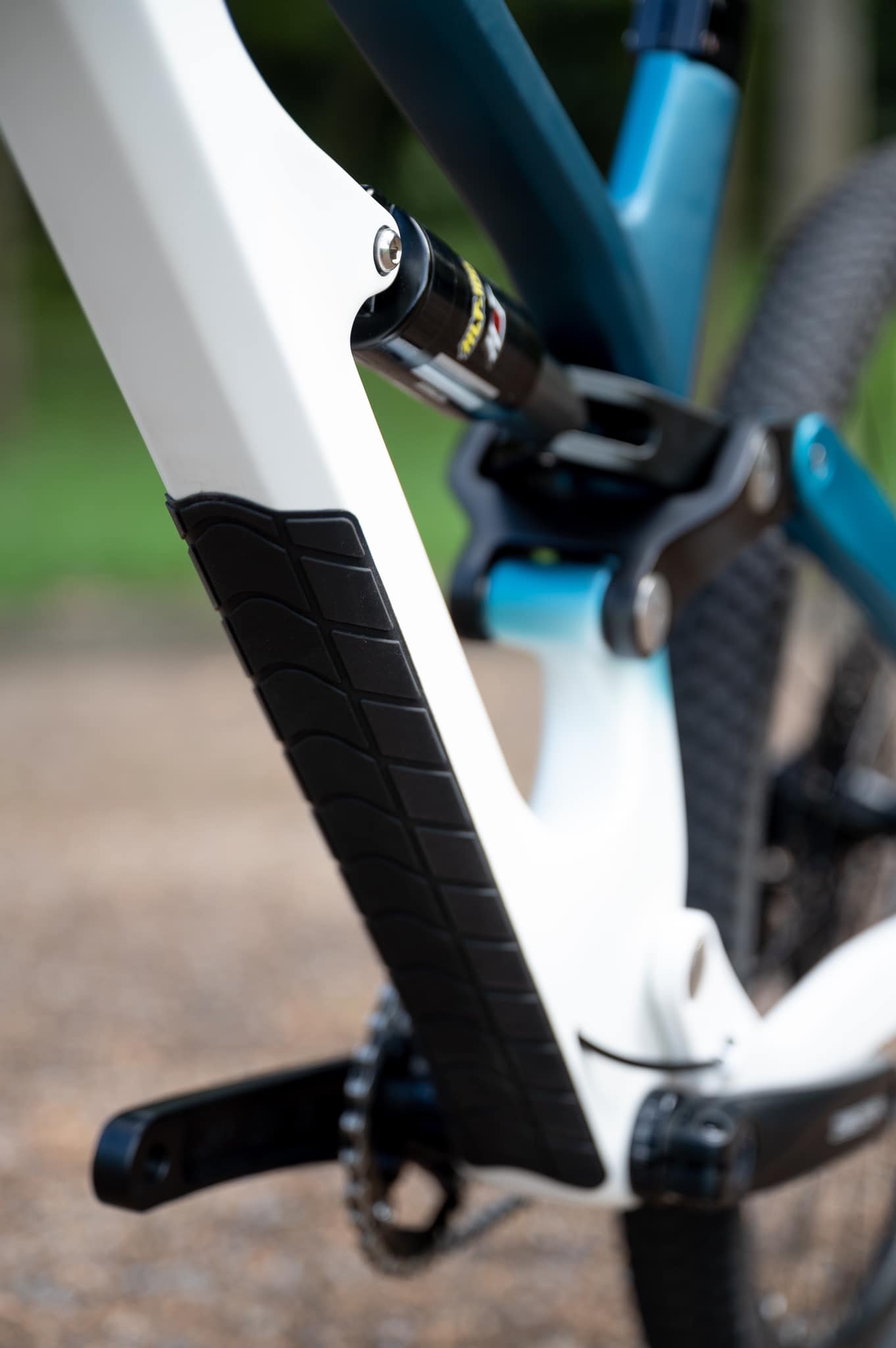 JAVA : 𝗦𝗔𝗟𝗧𝗔𝗙𝗢𝗦𝗦𝗜 𝗖𝗮𝗿𝗯𝗼𝗻 จักรยานเสือภูเขา Full-Suspension เฟรมคาร์บอน เกียร์ Shimano Deore 12 สปีด ดิสน้ำมัน