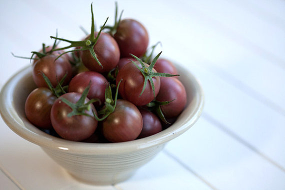Lycopersicon esculentum convar.Brown Black Cherry Small Tomato