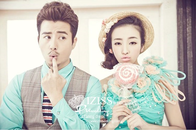 PW172 - **พร้อมส่งเฉพาะชุดผญ.** ชุดคู่ถ่ายพรีเวดดิ้ง (prewedding dress) & ชุดแต่งงานแฟนซี (Fancy wedding dress)ชายหญิง "ธีมสีเขียว-น้ำตาล"