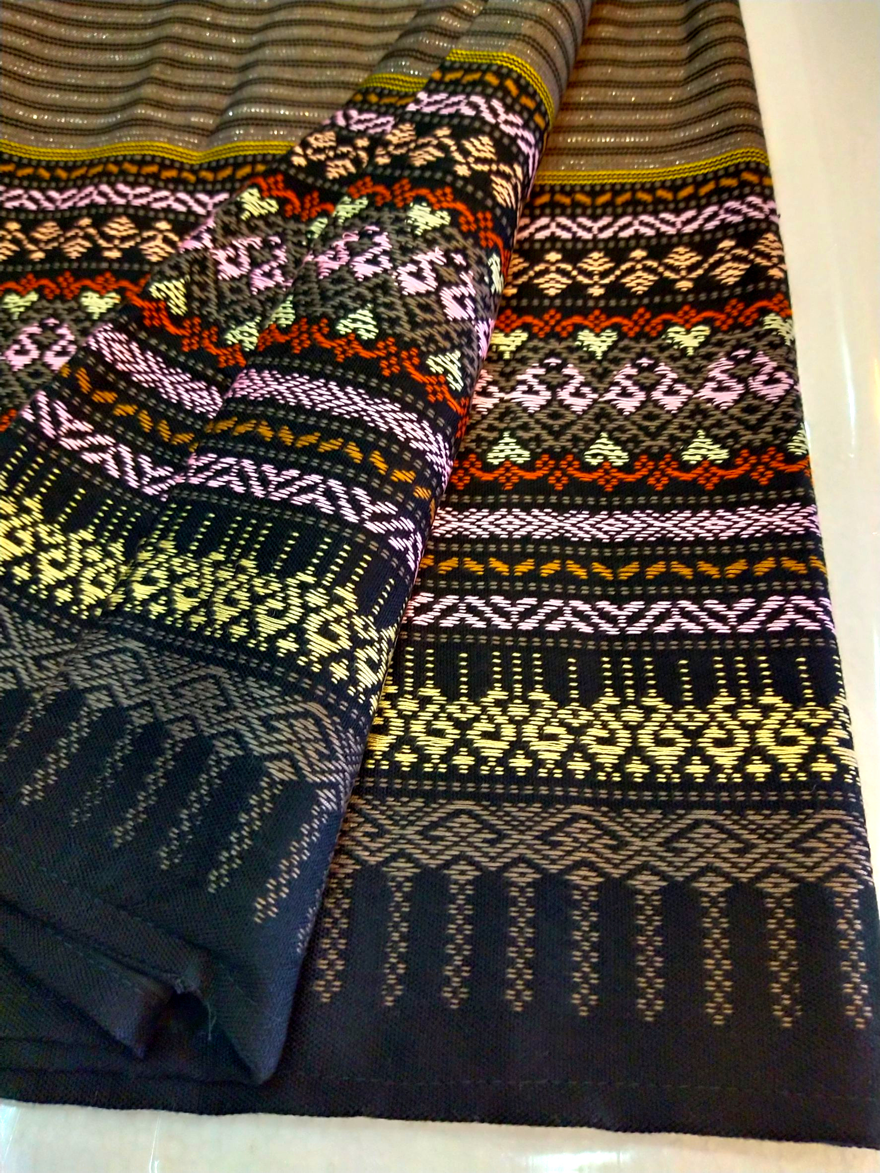 ผ้าถุงสำเร็จรูปผ้าซิ่นตีนจกไทลือ #ผ้าซิ่นสำเร็จรูปผ้าฝ้ายทออัดผ้ากาวเย็บถุงแล้ว