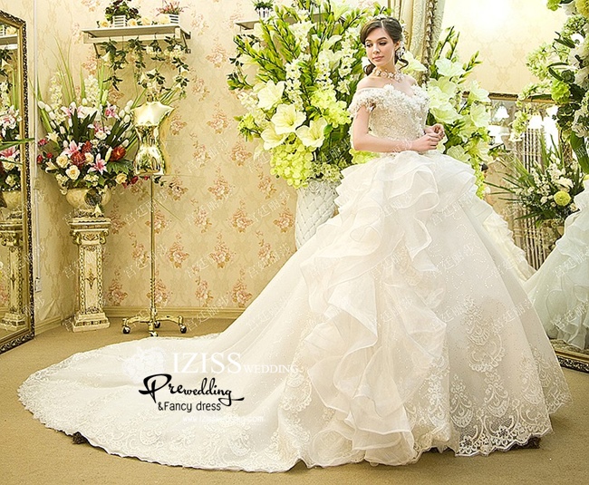 BRL052 **พร้อมเช่า 4,500บ.**ชุดแต่งงานหรูหราประดับดอกไม้ผสมเพชรและคริสตัล สวยงามดุจเจ้าหญิง