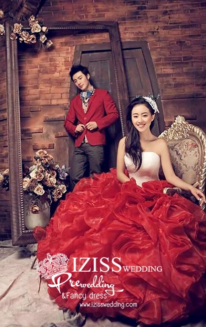 PW143 - Pre order ชุดคู่ถ่ายพรีเวดดิ้ง (prewedding dress) & ชุดแต่งงานแฟนซี (Fancy wedding dress)ชายหญิง "ธีมสีแดง-ขาว"