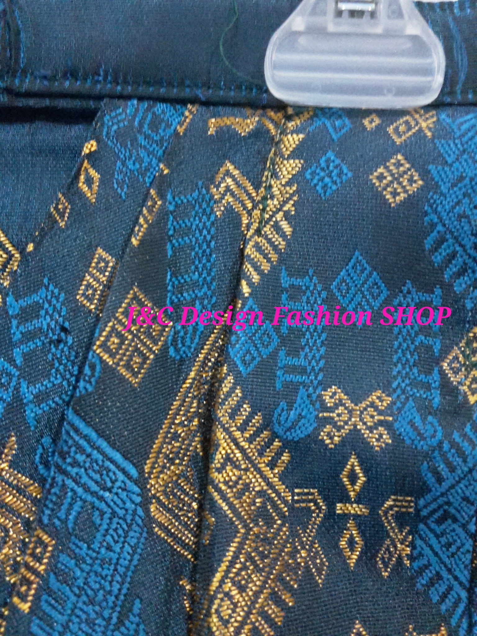 ผ้าถุงไหมลาวสำเร็จรูปแต่งเกล็ดหรูเรียบน่ารัก กระโปรงผ้าไทยไหมขิดลาวไฮโซ แบบจับเดปป้ายเลื่อนตะขอ สีฟ้าอมเขียวเมทอลลิค