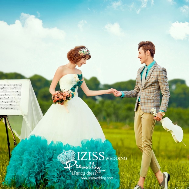 PW275 - Preorder ชุดคู่ถ่ายพรีเวดดิ้ง (prewedding dress) & ชุดแต่งงานแฟนซี (Fancy wedding dress)ชายหญิง "ธีมสีขาว-ฟ้า"
