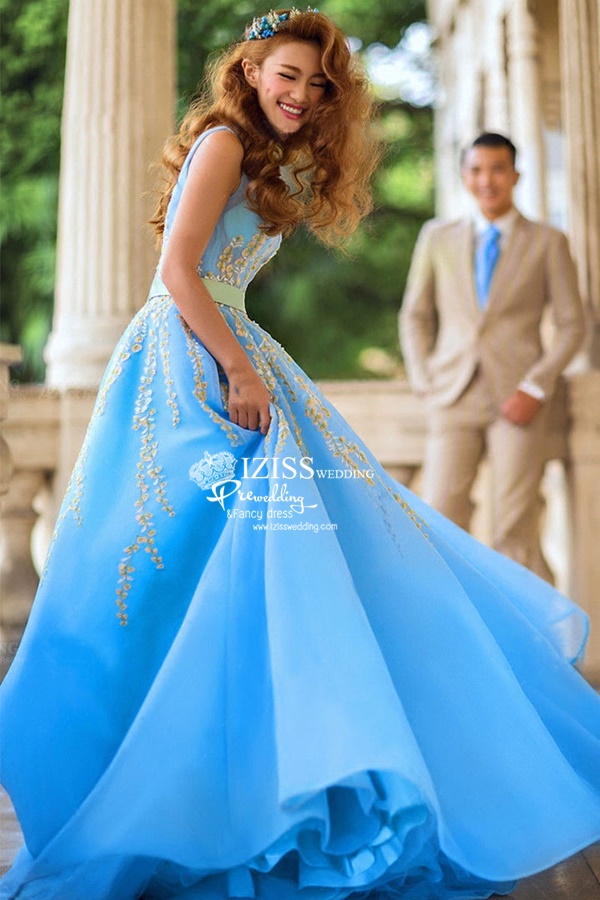 PW491- **พรีออเดอร์เฉพาะชุดผู้หญิง**ชุดแต่งงานแฟนซี ชุดเดรสสีฟ้า ชุดถ่ายพรีเวดดิ้ง (prewedding dress) & ชุดแต่งงานแฟนซี (Fancy wedding dress) "ธีมสีฟ้า"