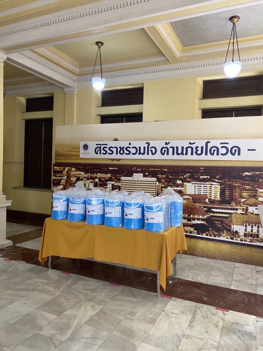 FIRSTPHYSIO ชุดคลุมผ่าตัด ชุดคลุมผ่าตัดสำหรับใช้ครั้งเดียว ชุดป้องกันโควิด 19 DISPOSABLE ISOLATION GOWN