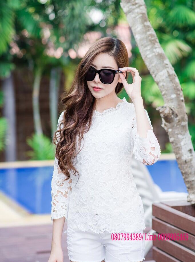 เสื้อลูกไม้สไตน์เกาหลีคอปักมุกสีขาว เสื้อลูกไม้สไตน์วัยรุ่น เสื้อใส่ผ้าซิ่น เสื้อลูกไม้แขนสามส่วนคอปักมุกสีขาว ตัว สำเนา