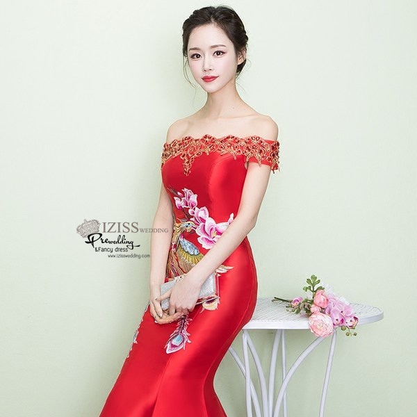 PW615- **พร้อมส่งสีแดง**ชุดกี่เพ้ายาวไหล่ปาด ชุดยกน้ำชา ชุดถ่ายพรีเวดดิ้ง (prewedding dress) & ชุดแต่งงานแฟนซี (Fancy wedding dress) "ธีมสีแดง"