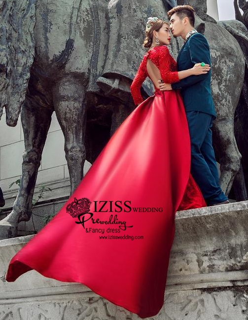 PW387 - **พรีออเดอร์**ชุดคู่ถ่ายพรีเวดดิ้ง (prewedding dress) & ชุดแต่งงานแฟนซี (Fancy wedding dress)ชายหญิง "ธีมสีแดง