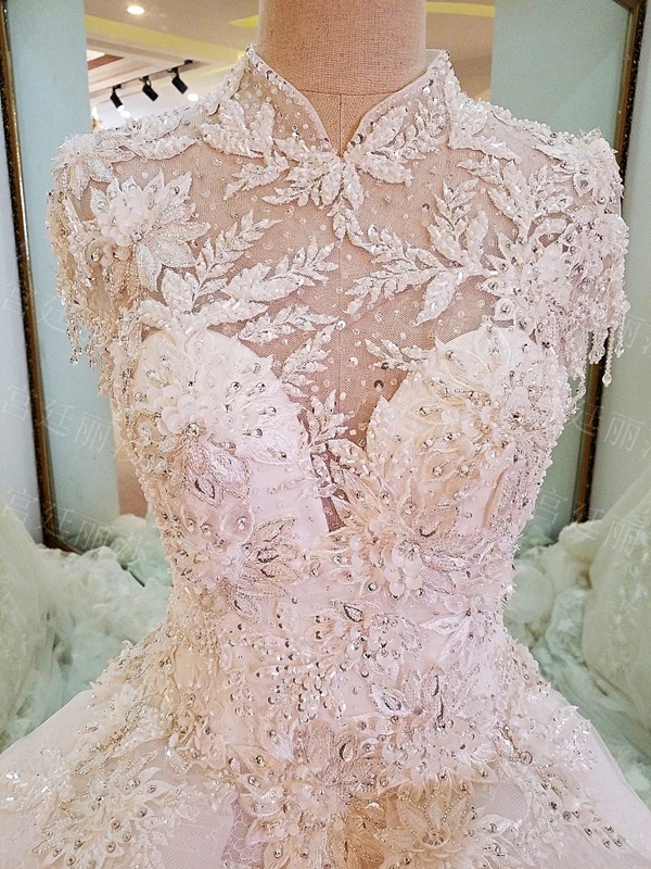 BRL072 **พรีออเดอร์**ชุดแต่งงานหรูหราประดับดอกไม้ผสมเพชรและคริสตัล สวยงามดุจเจ้าหญิง