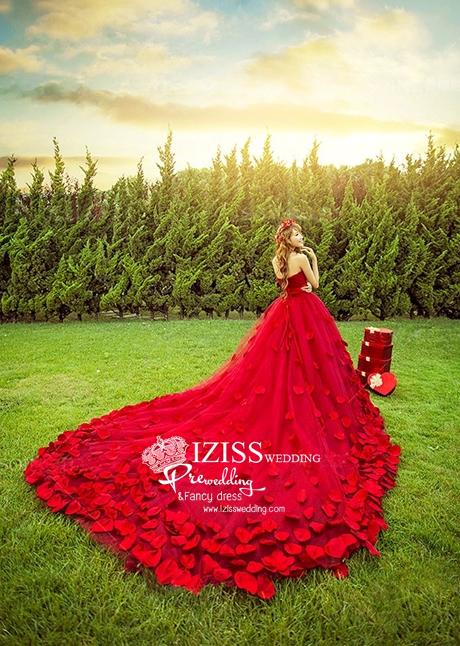 PW203 - **พร้อมส่งค่ะ** ชุดคู่ถ่ายพรีเวดดิ้ง (prewedding dress) & ชุดแต่งงานแฟนซี (Fancy wedding dress)ชายหญิง "ธีมสีแดง-ดำ"