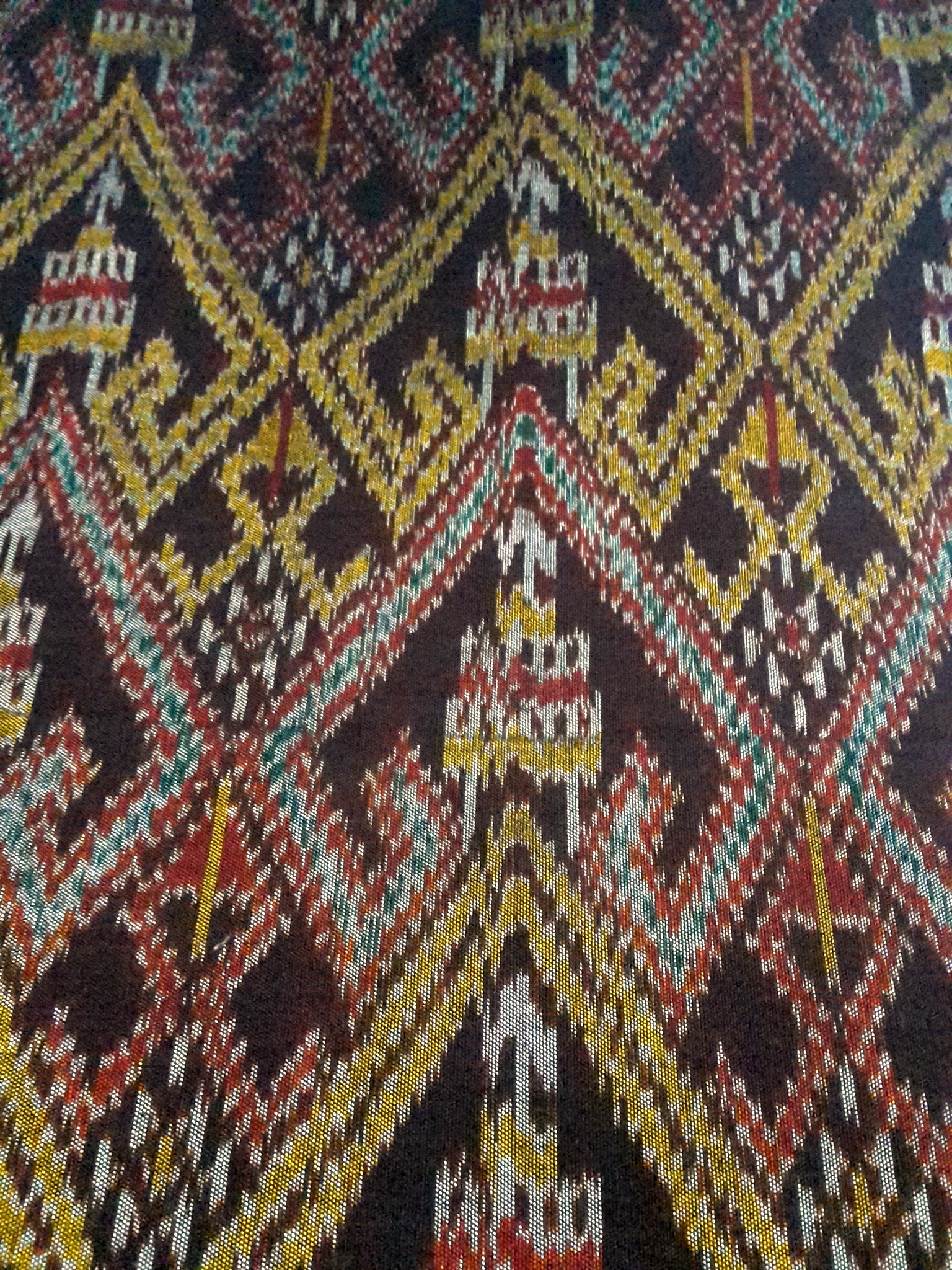 ผ้ามัดหมี่ตีนแดง ผ้าซิ่นตีนแดง ผ้าฝ้ายตีนแดง ผ้าทอพื้นเมือง บุรีรัมย์ ลายอัปสราขอนาคฉัตร 2 เมตร