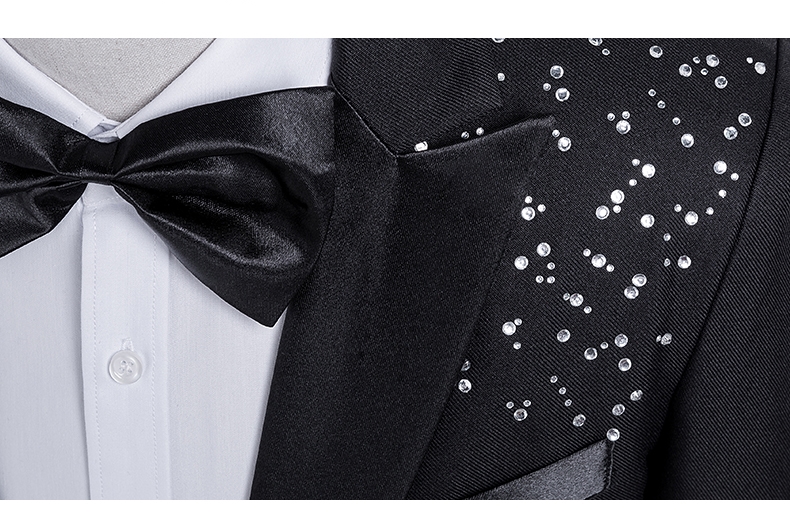 ST133- **พรีออเดอร์**สูททักสิโด้ผู้ชายสีขาว สูททักซิโด้สีดำ แขนยาว พร้อมแถบคาดเอว และกางเกง ชุดสูทเจ้าบ่าว สูทแฟนซี ถ่ายพรีเวดดิ้ง & ชุดแต่งงานแฟนซี (Fancy wedding dress) สูททักสิโด้ผู้ชายสีขาวและสีดำ