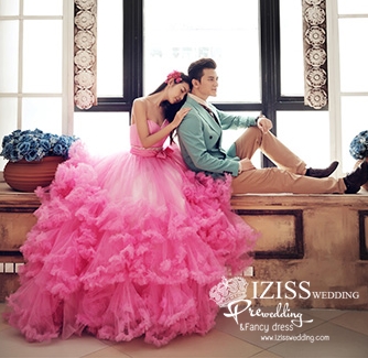 PW242 - **พร้อมส่ง**เฉพาะชุดผู้หญิง ชุดคู่ถ่ายพรีเวดดิ้ง (prewedding dress) & ชุดแต่งงานแฟนซี (Fancy wedding dress)ชายหญิง "ธีมสีชมพู-เขียว"