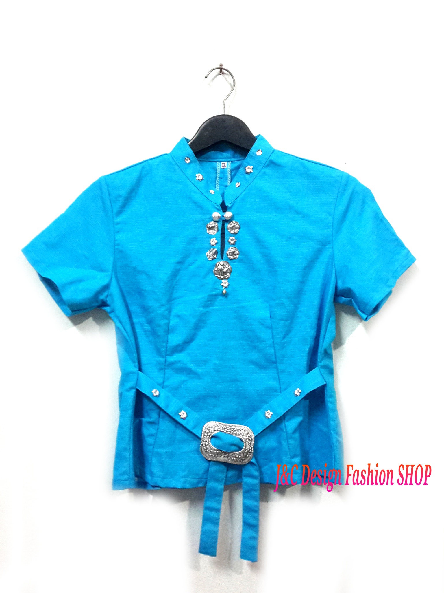 เสื้อผ้าไทยสีฟ้า เสื้อผ้าฝ้ายสีฟ้า เสื้อใส่ผ้าซิ่น เสื้อผ้าทอพื้นเมือง เสื้อผ้าฝ้ายสีฟ้าเย็นแต่ง ปักโลหะสีเงิน