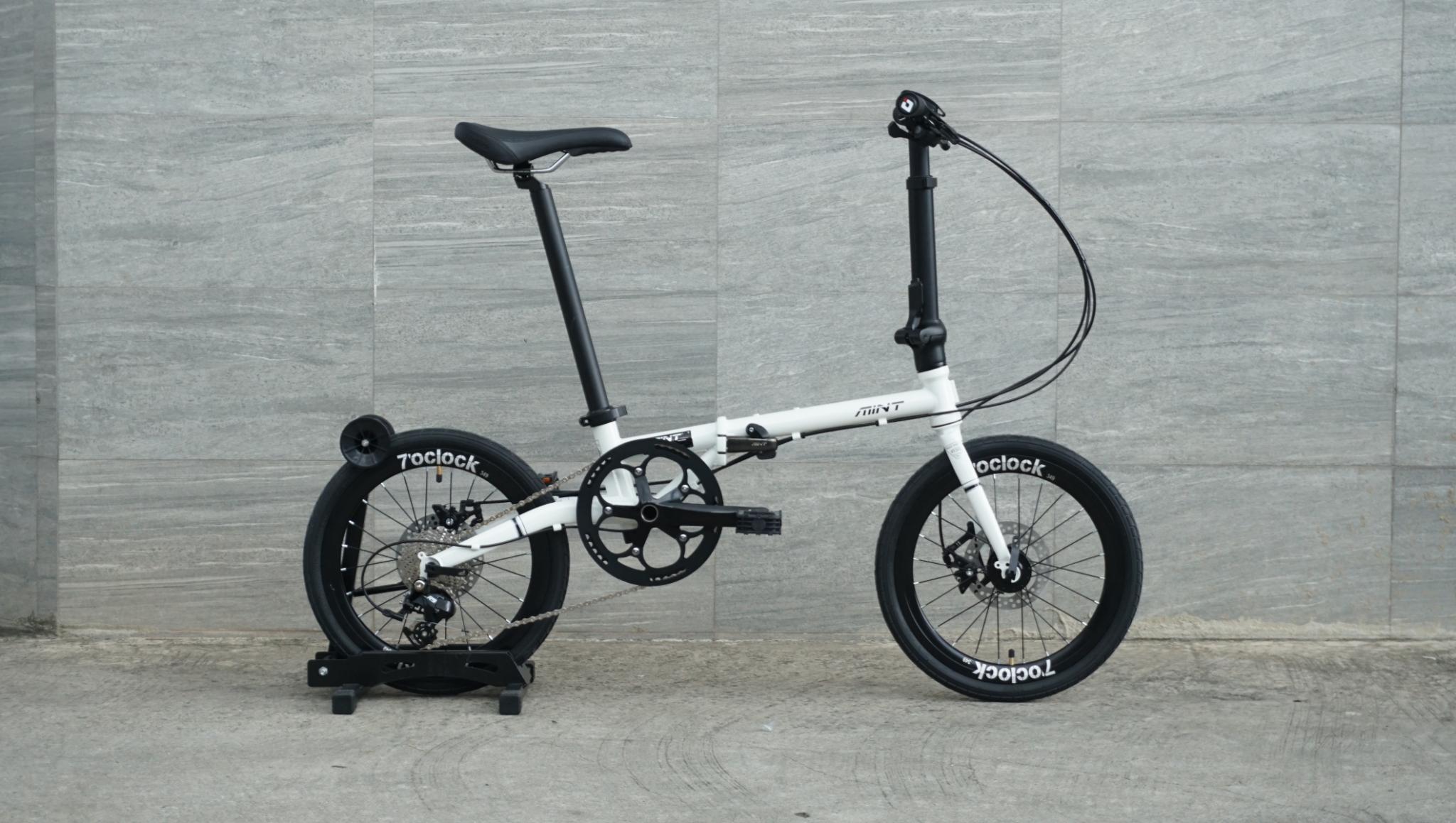 MINT : T9-349 จักรยานพับได้ เฟรมโครโมลี่ 9 สปีด ดิสเบรก นน. 11.5 กก. นุ่มนวล ปั่นสบาย