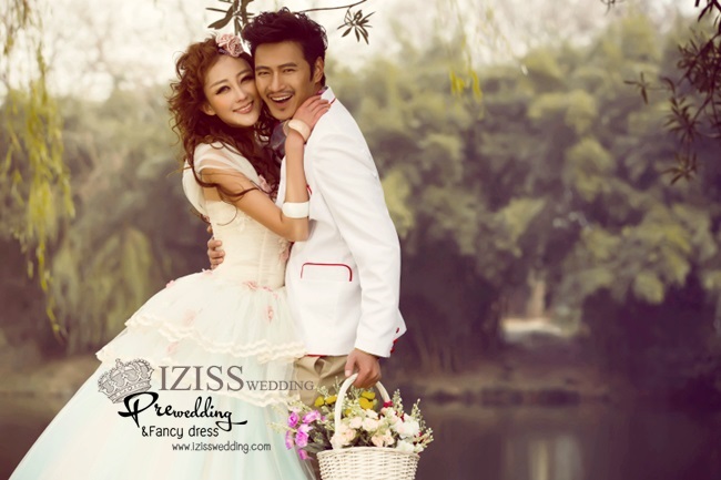 PW110 - Pre order ชุดคู่ถ่ายพรีเวดดิ้ง (prewedding dress) & ชุดแต่งงานแฟนซี (Fancy wedding dress)ชายหญิง "ธีมสีครีม-ขาว"