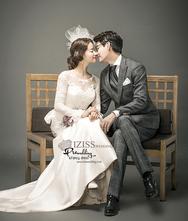 PW430- **พรีออเดอร์งเฉพาะชุดผู้หญิงค่ะ**ชุดคู่ถ่ายพรีเวดดิ้ง (prewedding dress) & ชุดแต่งงานแฟนซี (Fancy wedding dress)ชายหญิง "ธีมสีขาว"