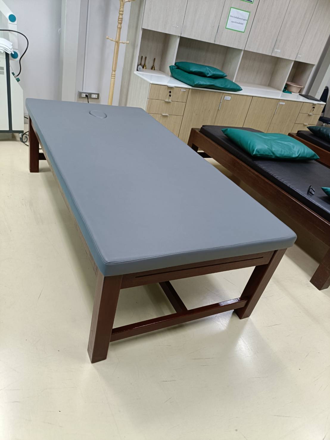 เตียงกายภาพบำบัดชนิดสูง เจาะรูหน้า