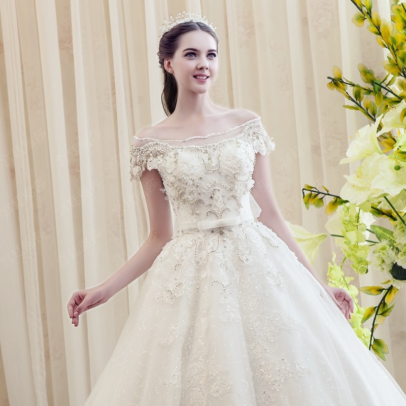 BRL050 **พรีออเดอร์**ชุดแต่งงานหรูหราประดับดอกไม้ผสมเพชรและคริสตัล สวยงามดุจเจ้าหญิง