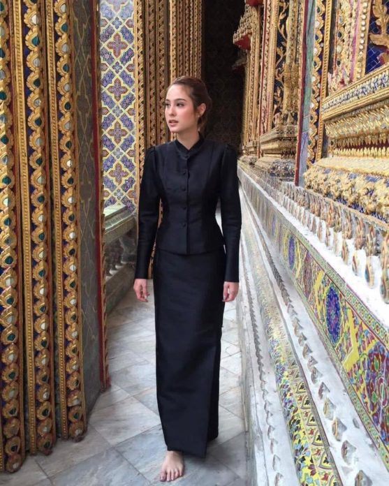 ชุดไทยจิตรลดาสีดำ เสื้อไทยจิตรลดาสีดำ ชุดไทยจิตลดา เสื้อในงานพิธีการ เสื้อคอพระราชทาน เสื้อไทยจิตรลดาสีดำ