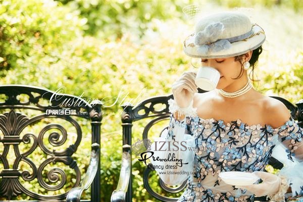 PW605- **พรีออเดอร์**ชุดแต่งงานแฟนซี ชุดเดรสสีฟ้า ชุดถ่ายพรีเวดดิ้ง (prewedding dress) & ชุดแต่งงานแฟนซี (Fancy wedding dress) "ธีมสีฟ้า"