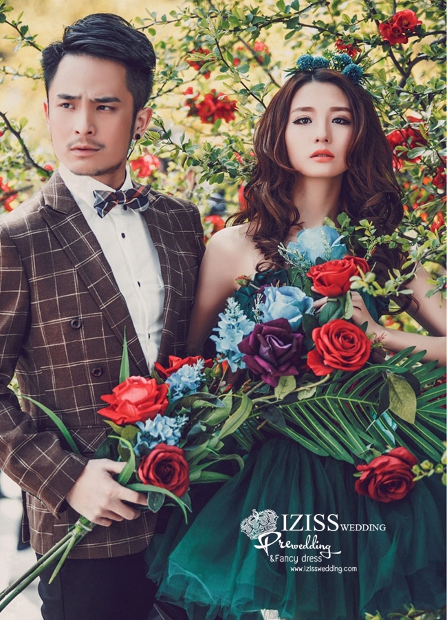 PW398- **พรีออเดอร์**ชุดคู่ถ่ายพรีเวดดิ้ง (prewedding dress) & ชุดแต่งงานแฟนซี (Fancy wedding dress)ชายหญิง "ธีมสีเขียว"