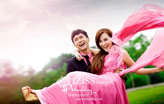 PW017 - **เลิกผลิตค่ะ** ชุดคู่ถ่ายพรีเวดดิ้ง (prewedding dress) & ชุดแต่งงานแฟนซี (Fancy wedding dress)ชายหญิง "ธีมสีชมพู-ดำ"
