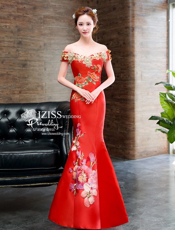 PW514 - **พร้อมส่งสีแดง สีฟ้าและทองค่ะ** ชุดกี่เพ้าสีแดง ชุดคู่ถ่ายพรีเวดดิ้ง (prewedding dress) & ชุดแต่งงานแฟนซี (Fancy wedding dress)ชายหญิง "ธีมสีแดง"