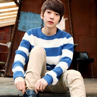 เสื้อกันหนาว แฟชั่น พร้อมส่ง เสื้อไหมพรม สีฟ้าสลับขาว คอกลม ปลายแขนจั๊มพ์