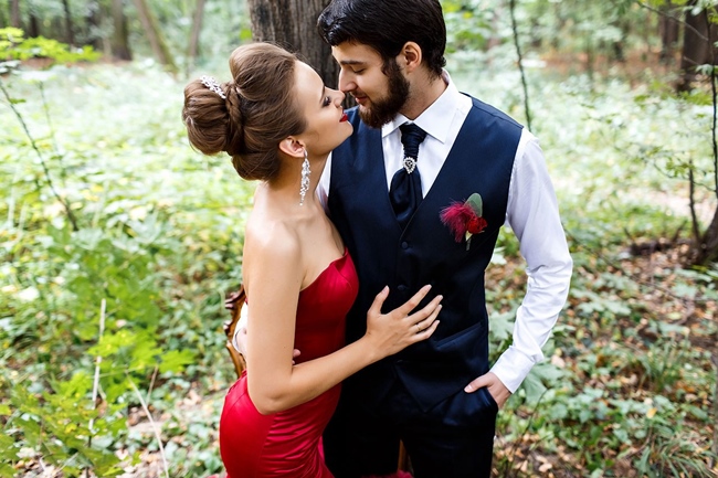 PW403- **พรีออเดอร์เพาะชุดผู้หญิง**ชุดคู่ถ่ายพรีเวดดิ้ง (prewedding dress) & ชุดแต่งงานแฟนซี (Fancy wedding dress)ชายหญิงสไตล์เจ้าชายเจ้าหญิง "ธีมสีน้ำเงิน"